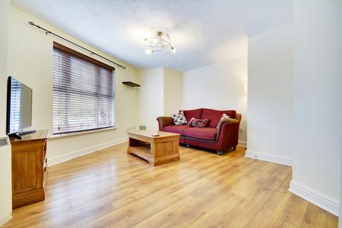 2 bedroom flat for sale, Cedar Avenue West, Chelmsford