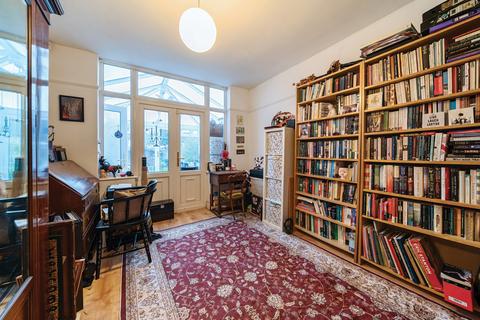 10 Wood End Avenue, Harrow, HA2 8NX