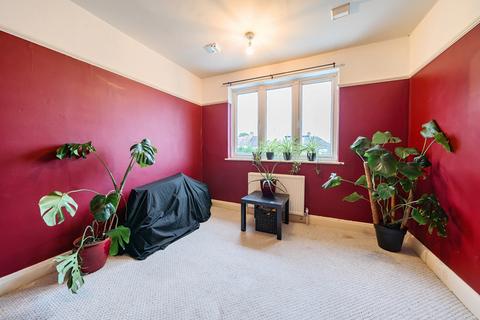 10 Wood End Avenue, Harrow, HA2 8NX