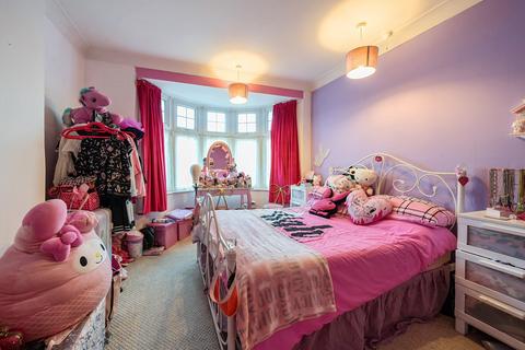 10 Wood End Avenue, Harrow, HA2 8NX