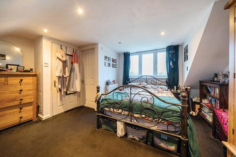 10 Wood End Avenue, Harrow, HA2 8NX