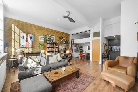 1 bedroom apartment for sale, Chimney Court, Wapping E1W