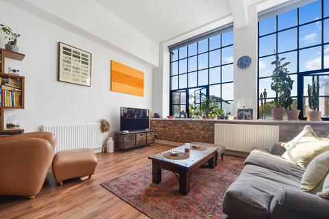 1 bedroom apartment for sale, Chimney Court, Wapping E1W