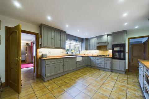 5 bedroom detached house for sale, Ferry Road East, North Lincolnshire DN19