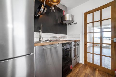 2 bedroom flat for sale, Landmark Heights, 172 Daubeney Road, London, E5