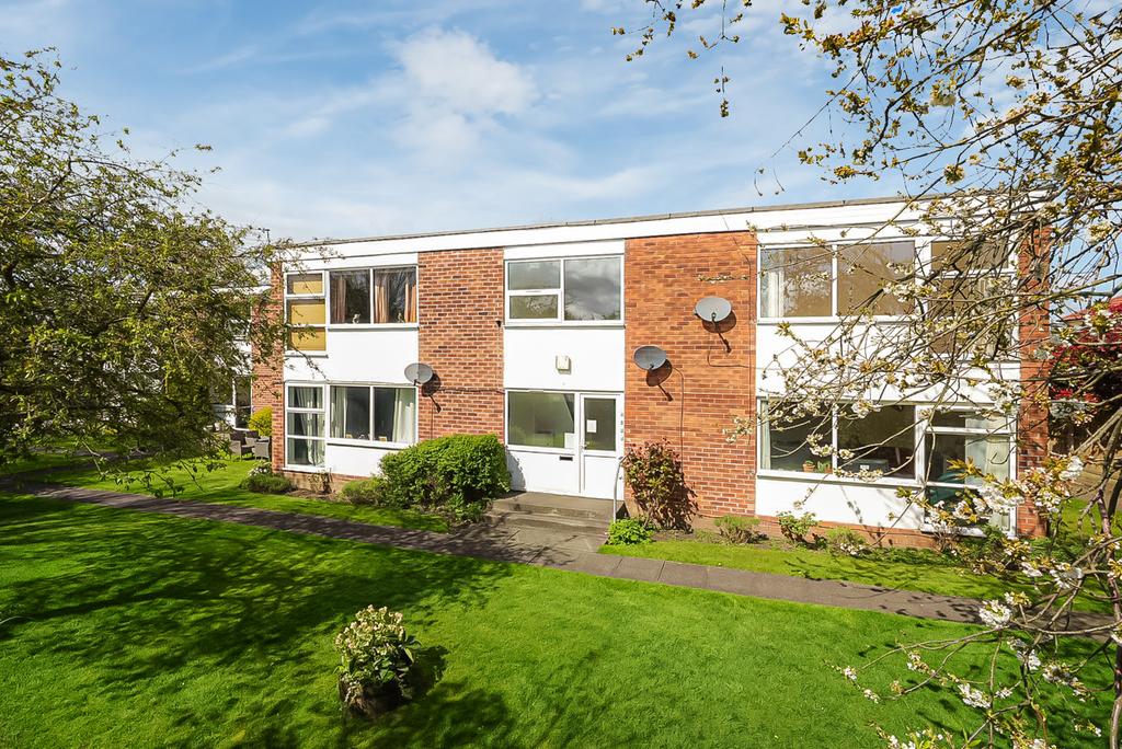 Wyncliffe Court, Leeds LS17 1 bed flat to rent £850 pcm (£196 pw)