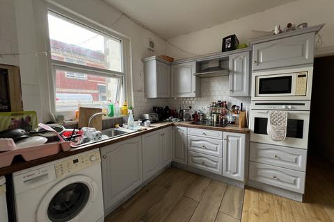 4 bedroom semi-detached house to rent, Horfield, Bristol BS7