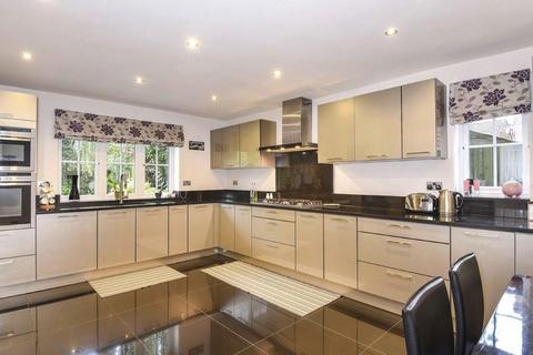 4 bedroom detached house to rent, Holm Grove, North Hillingdon