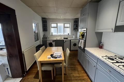 141 Straight Road, Romford, RM3 7JJ