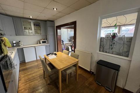 141 Straight Road, Romford, RM3 7JJ