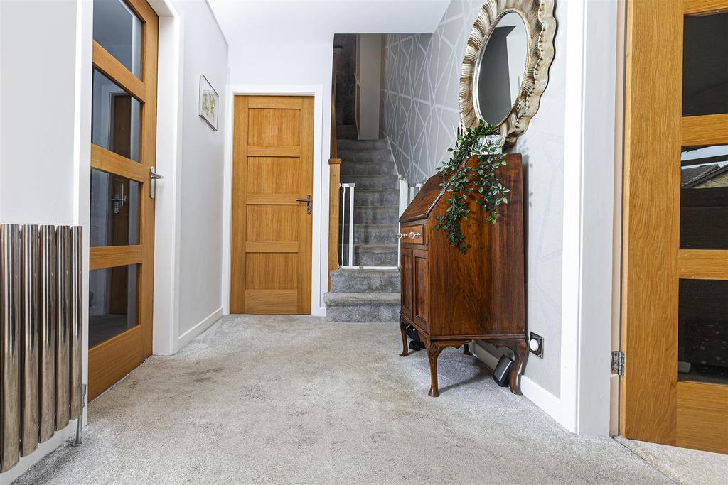 Bramleys Estate Agents - Maple Grove (58).jpg