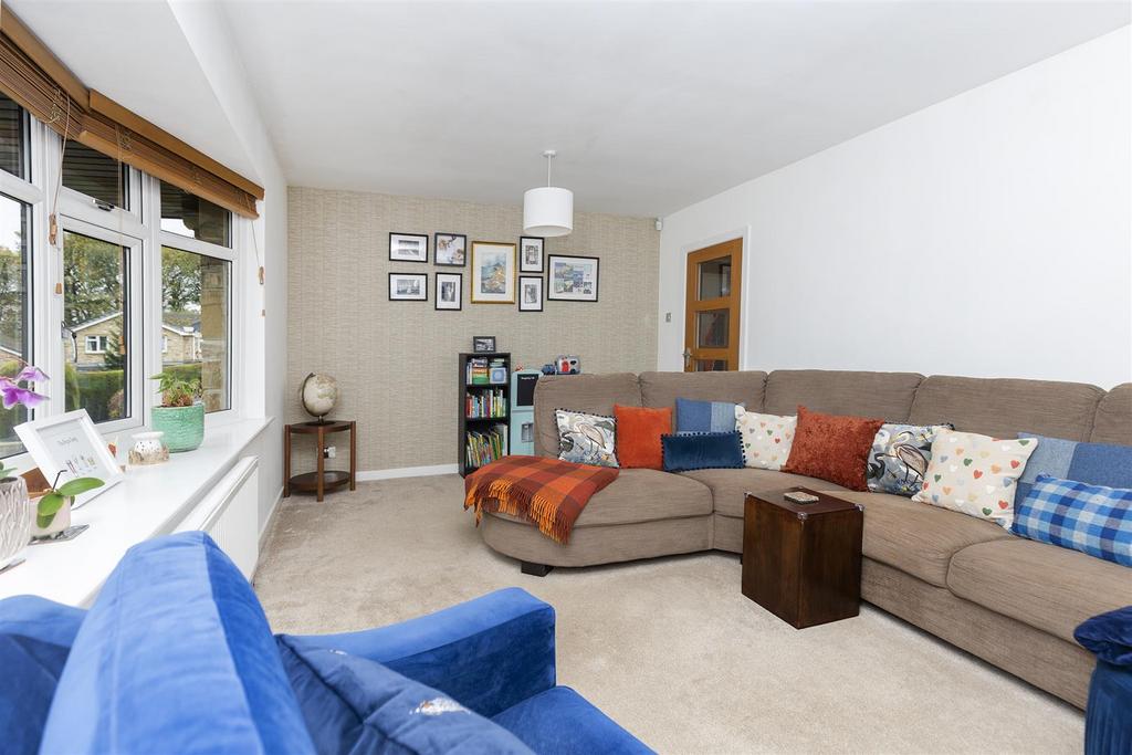 Bramleys Estate Agents - Maple Grove (24).jpg