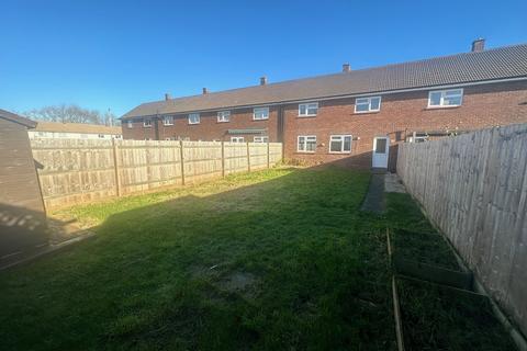 3 bedroom terraced house to rent, Tedder Avenue, Henlow, SG16