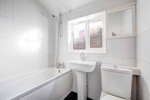 4 bedroom semi-detached house to rent, Villiers Road, KT1