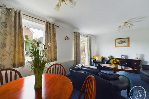 40 Barnard Way, Leeds, LS15 8UX