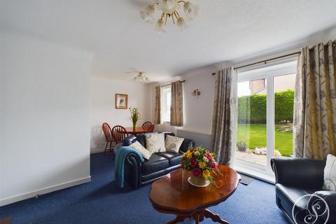 40 Barnard Way, Leeds, LS15 8UX