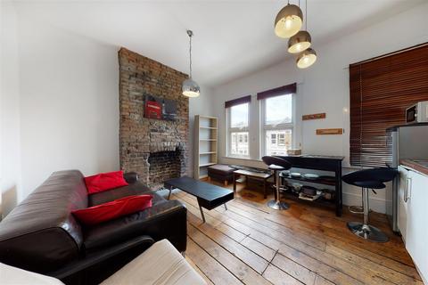 3 bedroom apartment to rent, Solon Road, Brixton