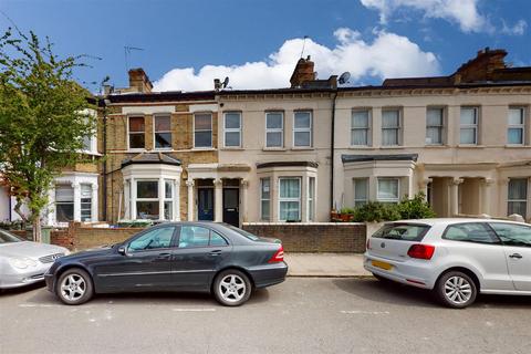 3 bedroom apartment to rent, Solon Road, Brixton