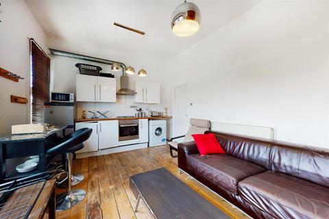 3 bedroom apartment to rent, Solon Road, Brixton