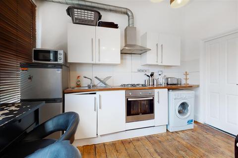 3 bedroom apartment to rent, Solon Road, Brixton