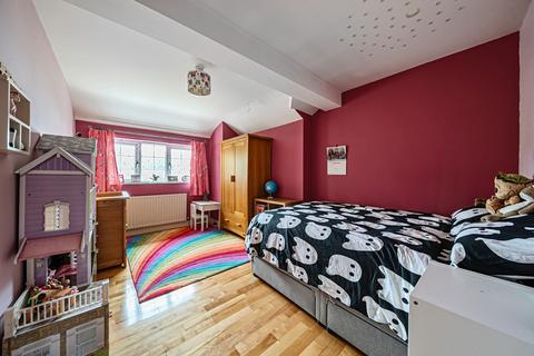 74 Lambourne Crescent, Woking, GU21 5RQ