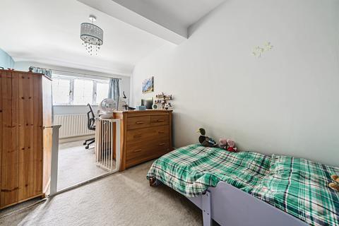 74 Lambourne Crescent, Woking, GU21 5RQ