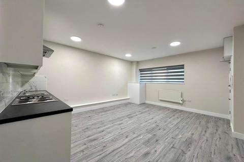 Studio to rent, The Marlowes, Hemel Hempstead