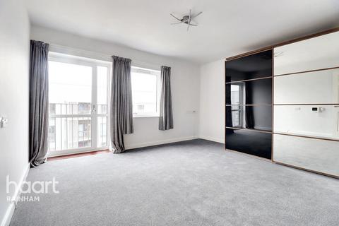 1 bedroom apartment for sale, Lower Mardyke Avenue, Rainham