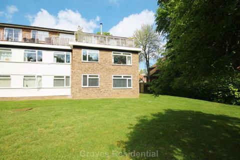 2 bedroom flat to rent, The Avenue, Worcester Park