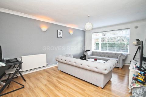 2 bedroom flat to rent, The Avenue, Worcester Park