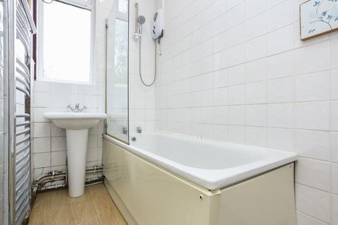 2 bedroom flat to rent, Kingsground Cedar Court SE9