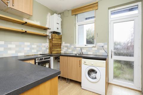 2 bedroom flat to rent, Kingsground Cedar Court SE9