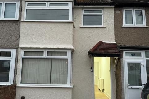 3 bedroom terraced house to rent, Beam Avenue, Dagenham RM10