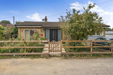 2 bedroom bungalow for sale, The Street, Reading RG7