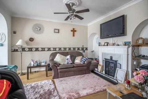 2 bedroom detached bungalow for sale, Rochefort Drive, Rochford SS4