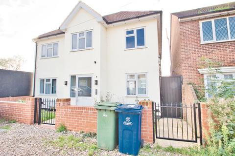 3 bedroom flat to rent, New Road, Harrow