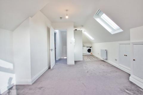 3 bedroom flat to rent, New Road, Harrow