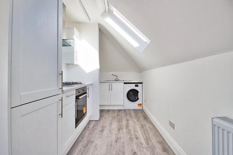 3 bedroom flat to rent, New Road, Harrow