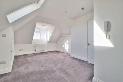 3 bedroom flat to rent, New Road, Harrow