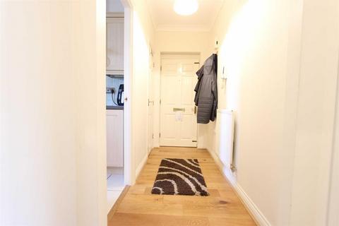 2 bedroom flat to rent, Stone Court, Donovan Place, N21