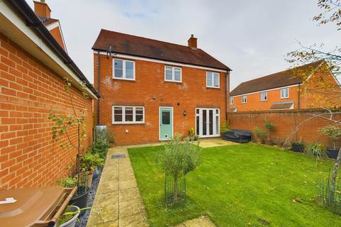 4 bedroom detached house for sale, Perrine Close, Aylesbury HP18