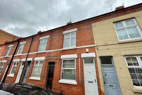 4 bedroom terraced house to rent, Ullswater Street, Leicester