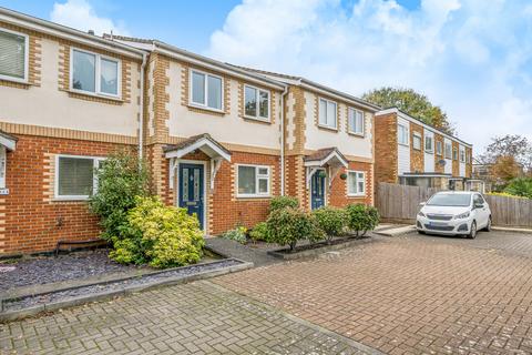 2 bedroom terraced house for sale, Charlton Road, Shepperton, TW17