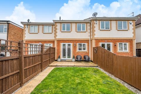 2 bedroom terraced house for sale, Charlton Road, Shepperton, TW17