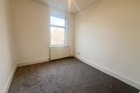 5 bedroom end of terrace house to rent, Harvey Road, London, E11