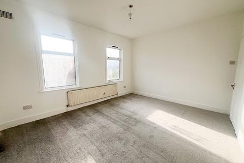 5 bedroom end of terrace house to rent, Harvey Road, London, E11