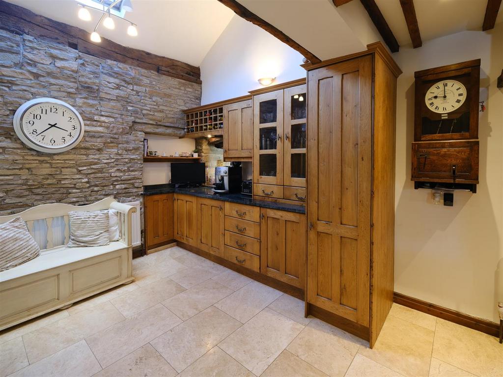 Kitchen (rear)
