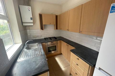 3 bedroom terraced house to rent, Grasmere Street, Leicester