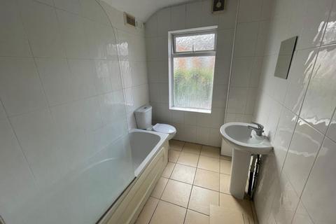 3 bedroom terraced house to rent, Grasmere Street, Leicester