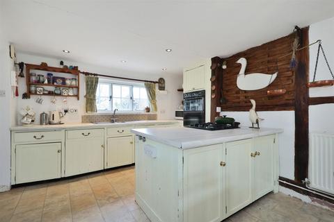 4 bedroom detached house to rent, Rectory Road, Hampton Bishop